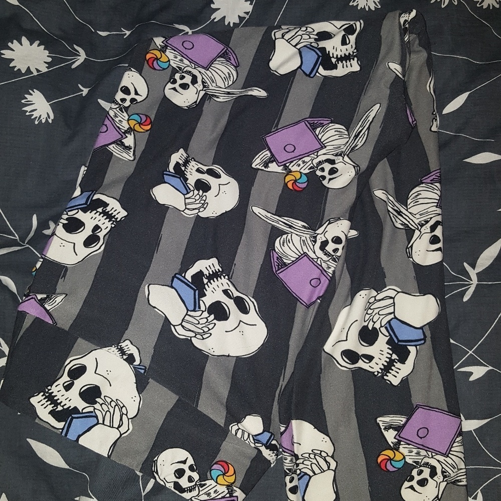 TC2 Halloween Skulls Lularoe Leggings